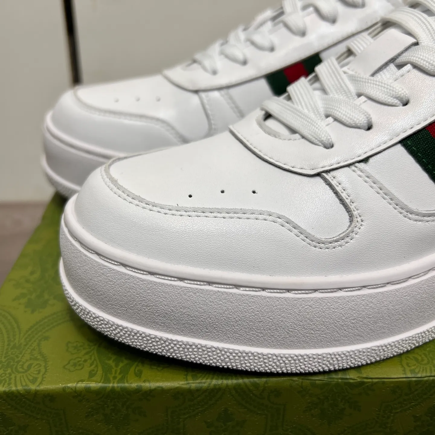 Factory price: 400💰Gucci original quality.~ Unique modern style sneakers. 🏃A must-have casual shoe for trendy men😍😍 Imported cowhide, sheepskin foot pads (refuse to discolor and grind feet) soles: Original soles specially provided by the original factory, French lazy style design ⚠️Fit to the feet, original quality, super comfortable original soles. Just like shooting the real thing 🎬The real thing is better, high-quality sneakers, size: 38-44 (45 and 46 can be customized)